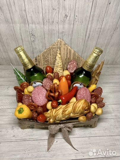 Мужской съедобный букет из колбасок и рыбы