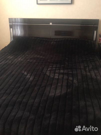 Кровать,шкаф-купе и тумба с зеркалом.Б/у