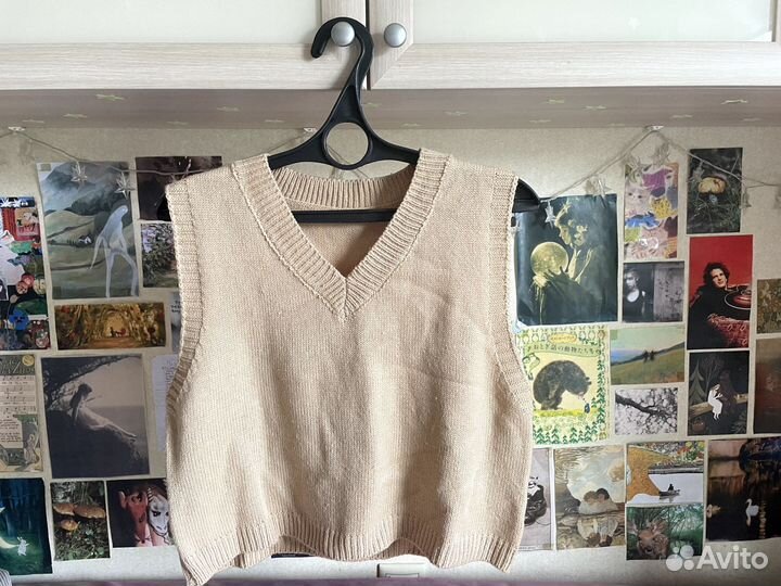 Мягкая бежевая укороченная жилетка