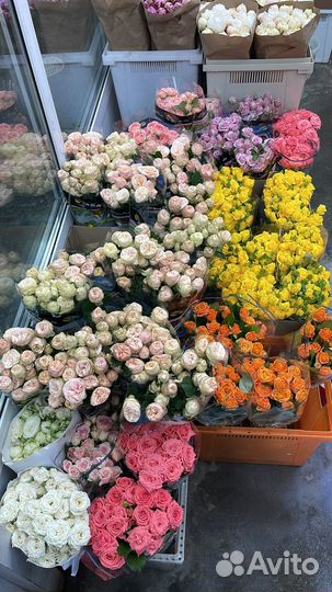 Кустовые розы, пионовидные розы, ранункулюсы