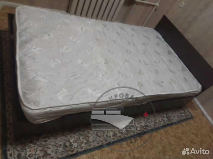 Кровать