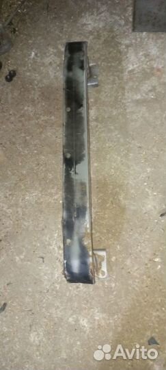 Усилитель переднего бампера Toyota Avensis 2