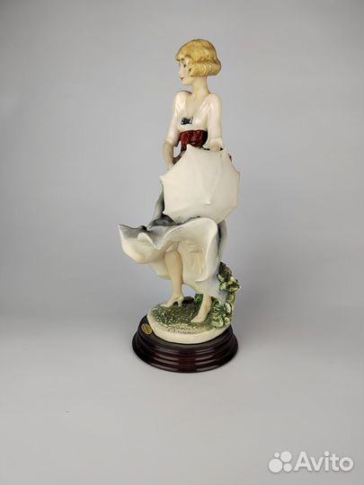 Cтатуэтка Giuseppe Armani Florence Сapodimonte