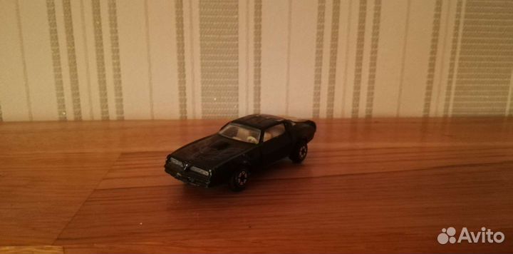 22) Коллекционные машинки в ассортименте