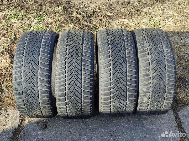Goodyear UltraGrip 225/40 R18 92V