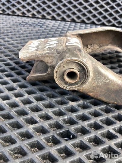 Маятник двигателя Suzuki Sepia ZZ A-142