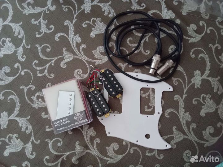 Хамбакер Fender.Пикгард Mustang,микрофонный кабель