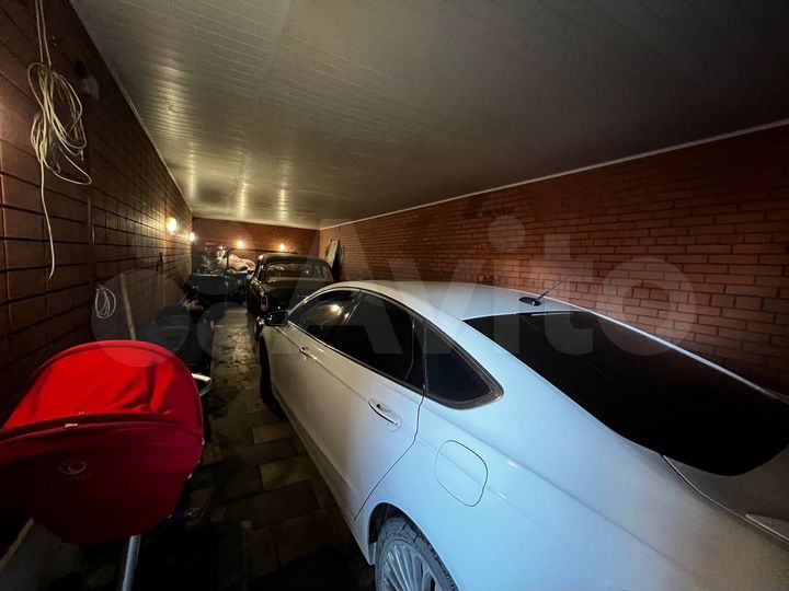 Дом 490 м² на участке 4 сот.