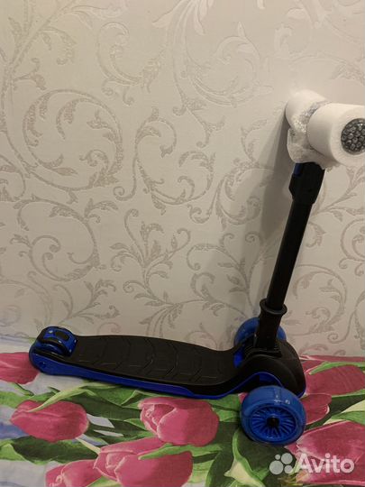 Самокат детский со светящимися колесами