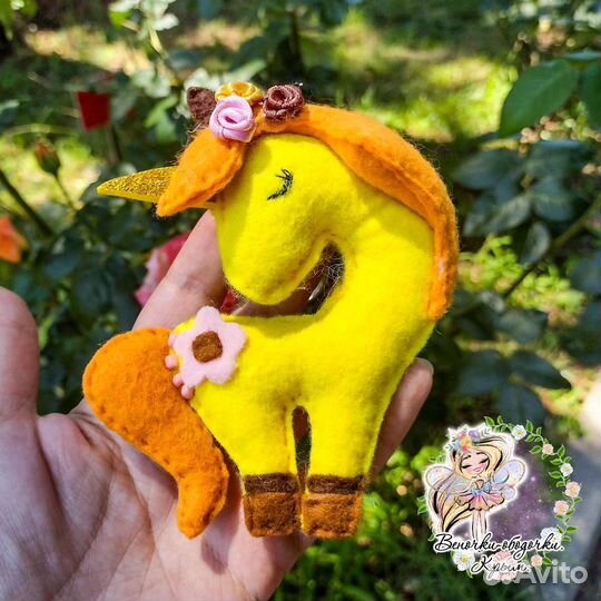 Игрушка-брелок из фетра