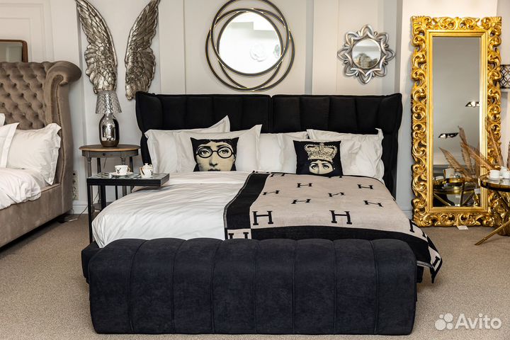 Зеркало настенное черное в резной раме 