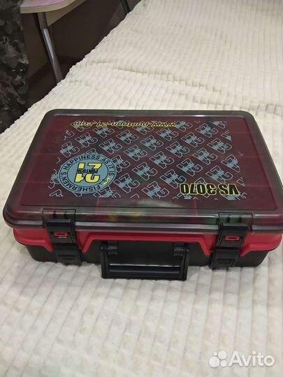 Коробка с воблерами Пантон 21