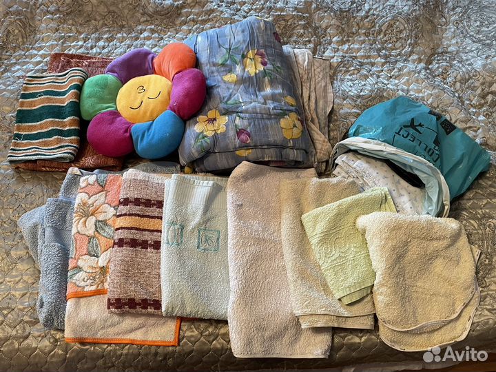 Полотенца, одеяло, комплект постельного белья
