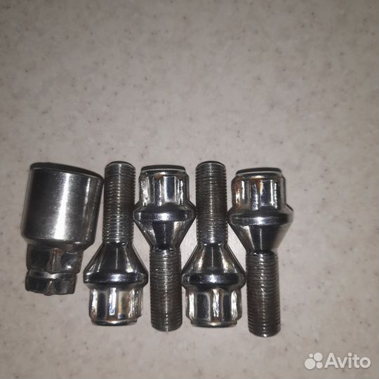 Колёсные болты