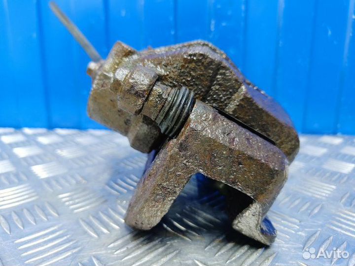 Суппорт передний правый Kia Sorento 2 XM 2.2 D4HB