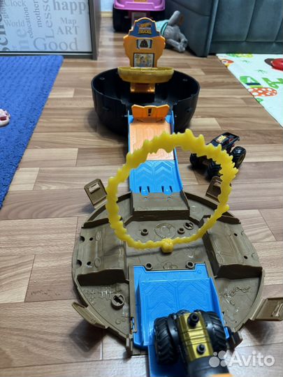 Hot wheels монстр трак