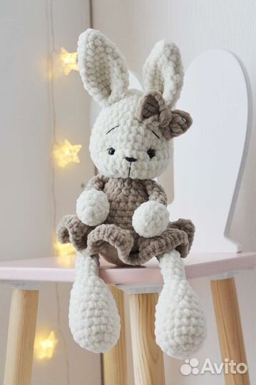 Плюшевая игрушка заяц вязаный