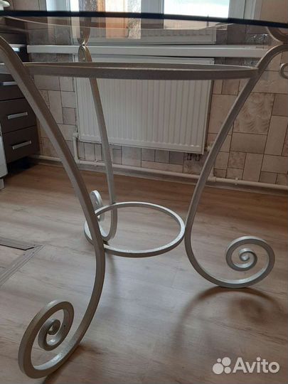 Кухонный стол стеклянный круглый