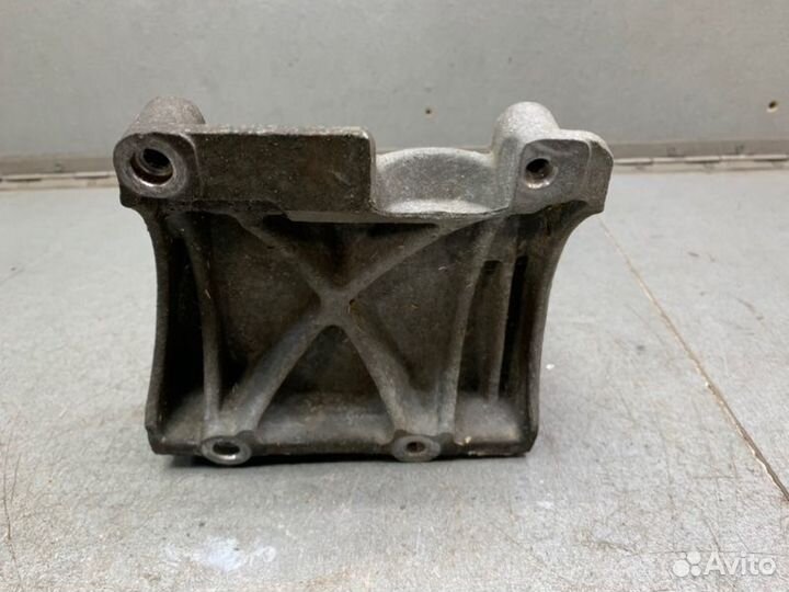 Кронштейн компрессора кондиционера Ford Focus 2