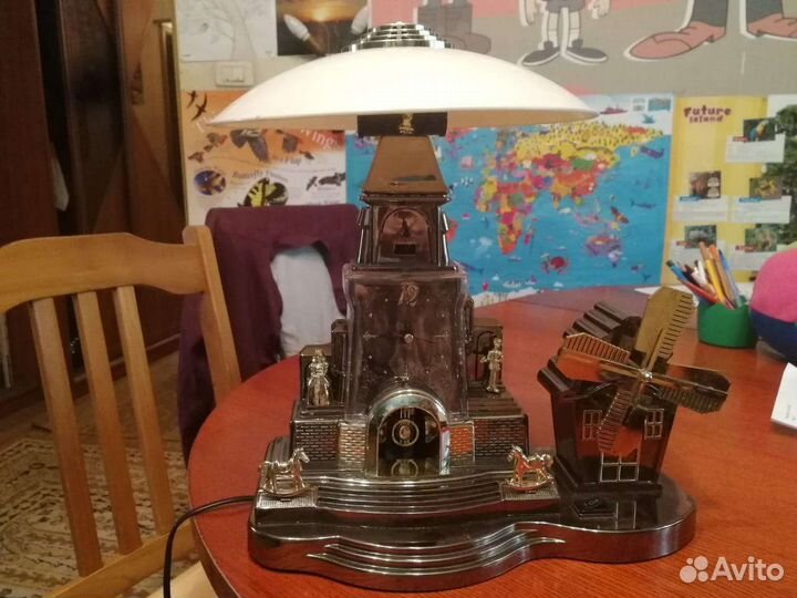 Лампа с часами и музыкой