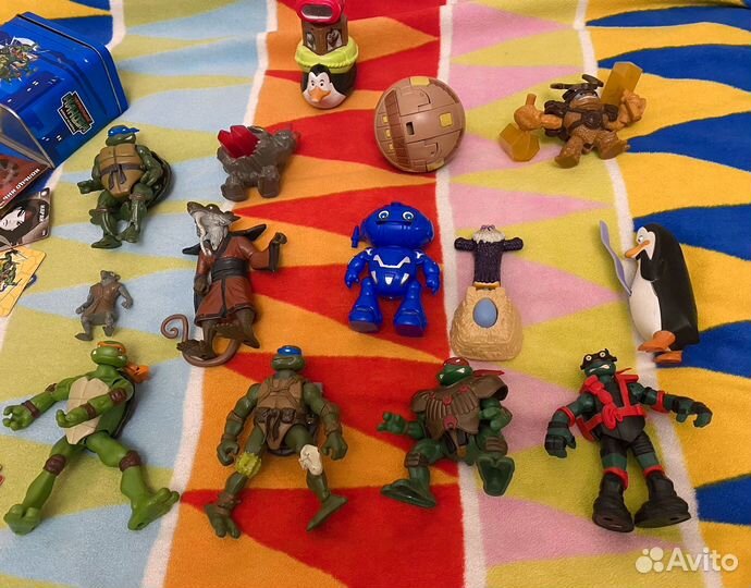 Игрушки и карточки черепаши Нинзя