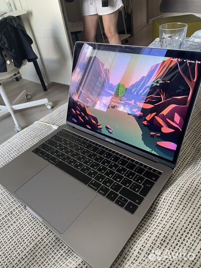Macbook pro 13 (2017) i5, 8GB RAM, 128 GB