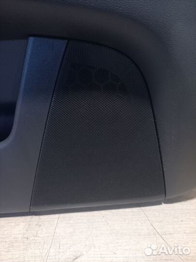 Обшивка двери передняя правая Volvo V50