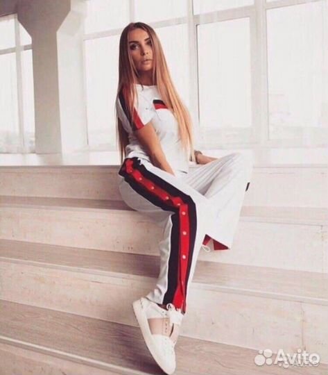 Костюм белый спортивный новый