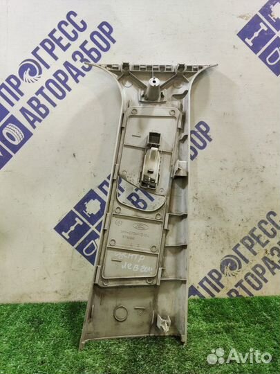 Обшивка стойки левая Ford C-Max универсал 1.8 qqda