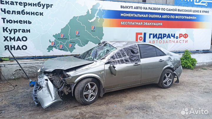 Молдинг стекла переднего правого Nissan Primera (P