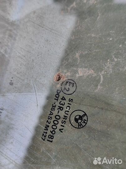 Стекло передней левой двери BMW E36