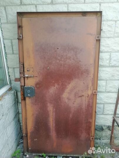Металлическая дверь бу