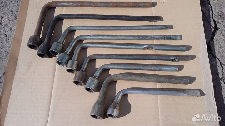 Балонный ключ Г-образный