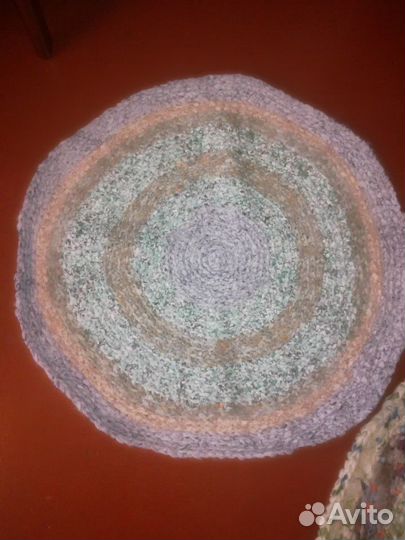 Коврик из лоскутков ткани ручной работы