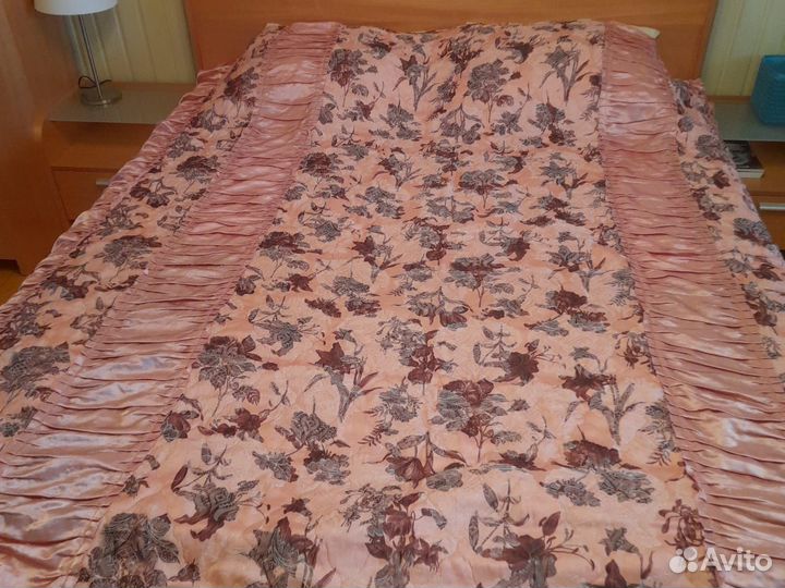 Розовое покрывало с цветами для кровати 160*200