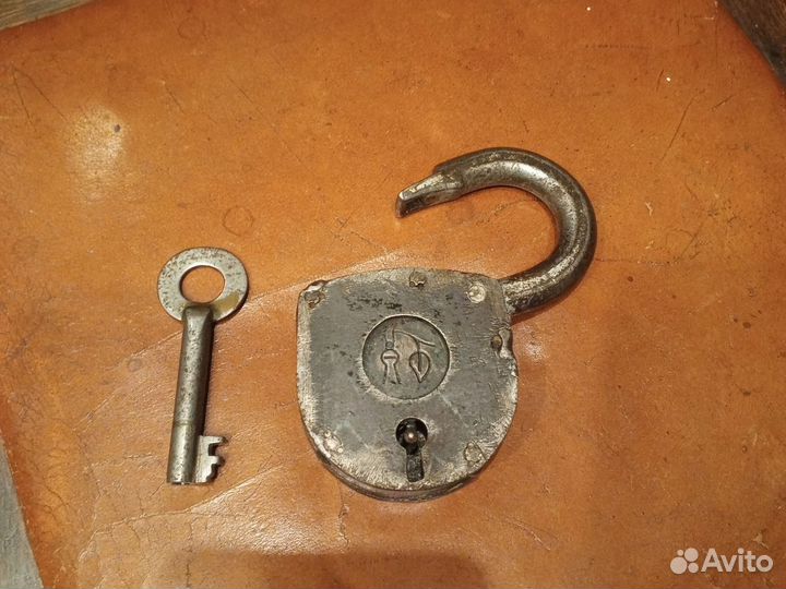 Замок навесной старый
