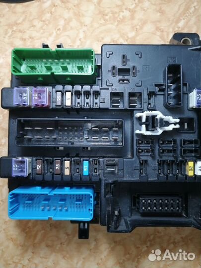 Салонный блок предохранителей опель Астра аш
