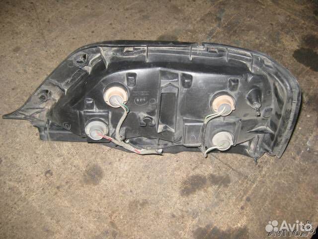 Фонарь задний левый на тойоту кресту б/у