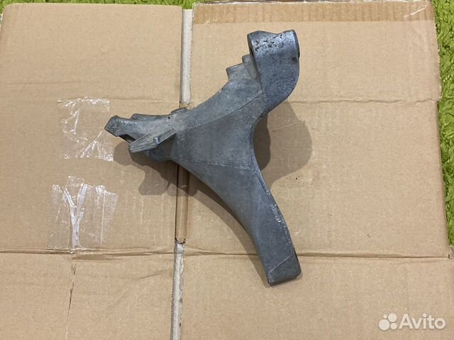 Крепление правое двигателя Audi A6 C6 4F 4.2 FSI