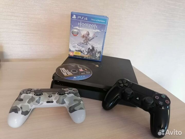 PS4 Slim 1Tb +2джоя, игры