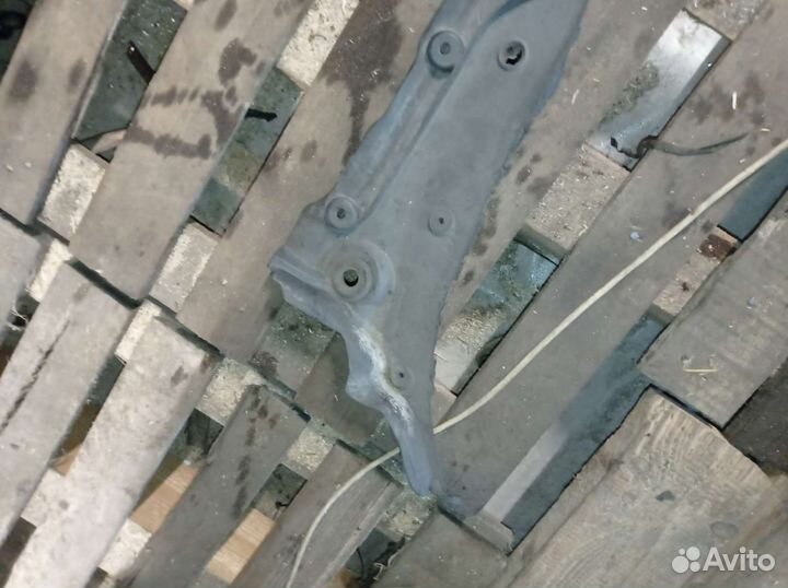 Жабо дворников на BMW 5 f10