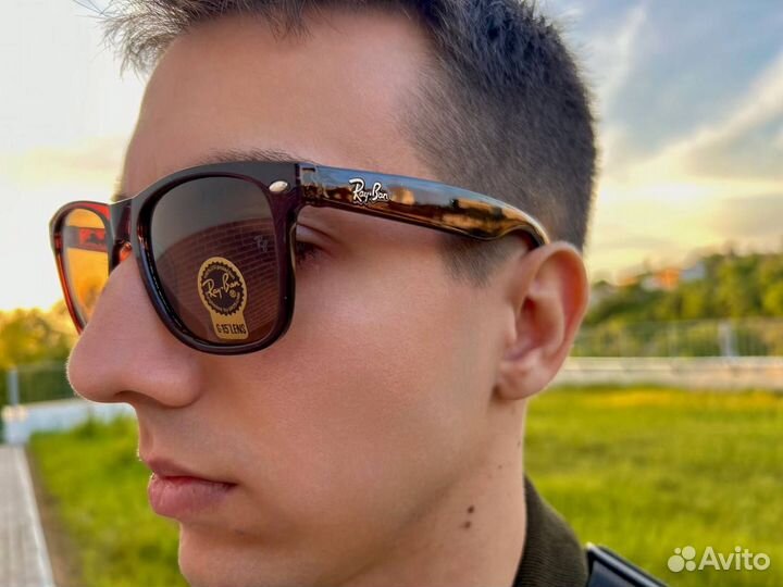 Солнцезащитные очки Ray Ban