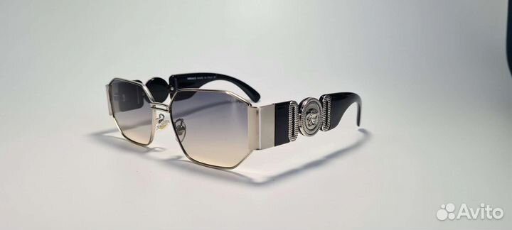 Солнцезащитные очки versace