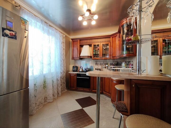 Дом 295 м² на участке 9,5 сот.