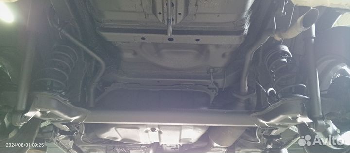 Мойка днища автомобиля на подьемнике