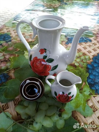 Кофейник и молочник