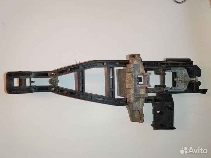 Кронштейн ручки двери задний правый Ford Focus 2