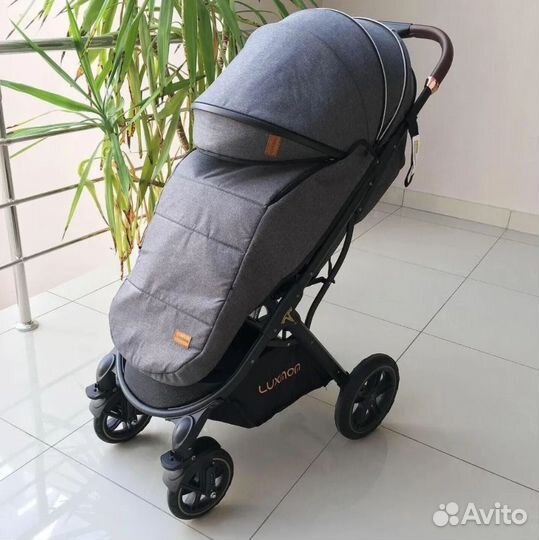 Коляска новая