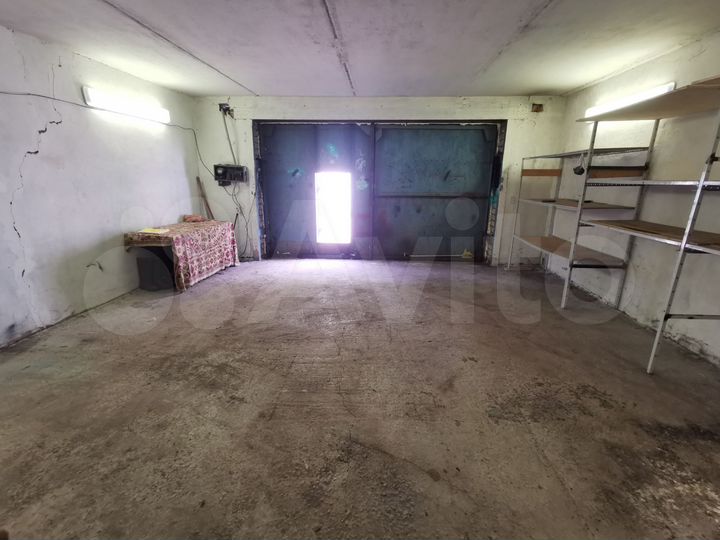 Гараж, > 30 м²