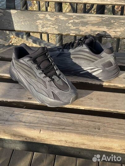 Кроссовки Adidas Yeezy boost 700